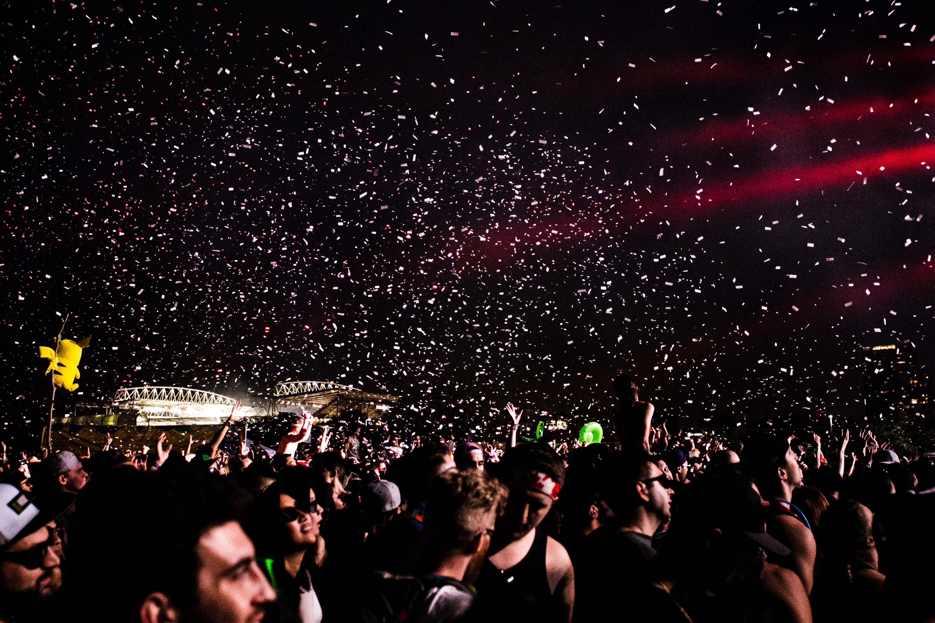 audience-celebration-concert-1805895